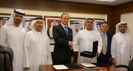 His Excellency Ahmed Butti Al Muhairbi, Secretary General of the Dubai Supreme Council of Energy, and Pierre Samaties, CEO of RWE Middle East, sign a Memorandum of Understanding. 